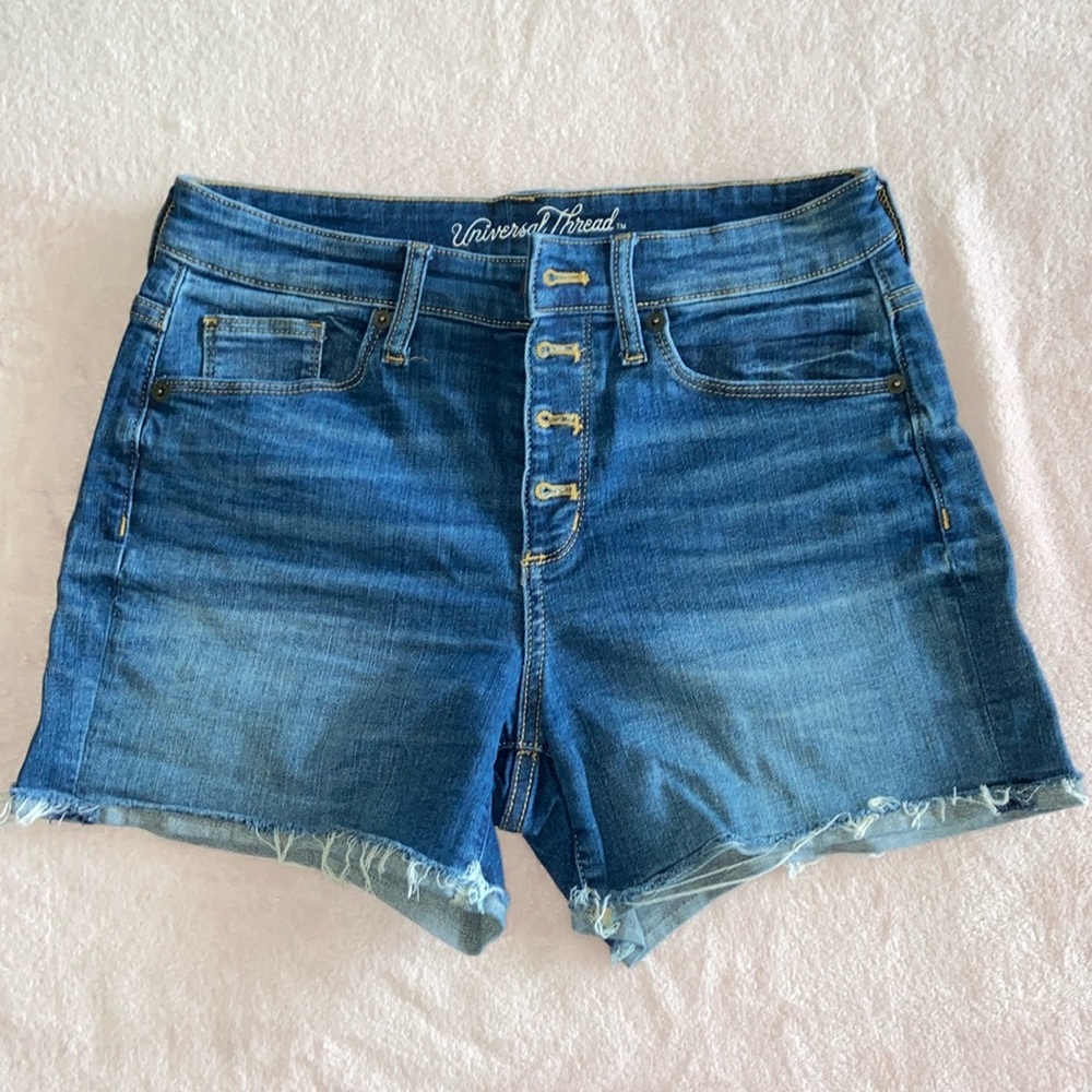 Universal Thread shorts